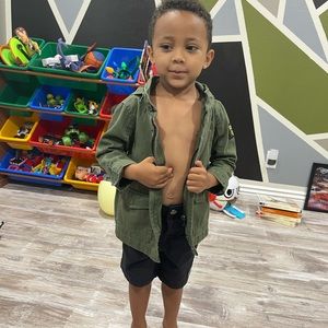 Army green trendy jacket for your little one